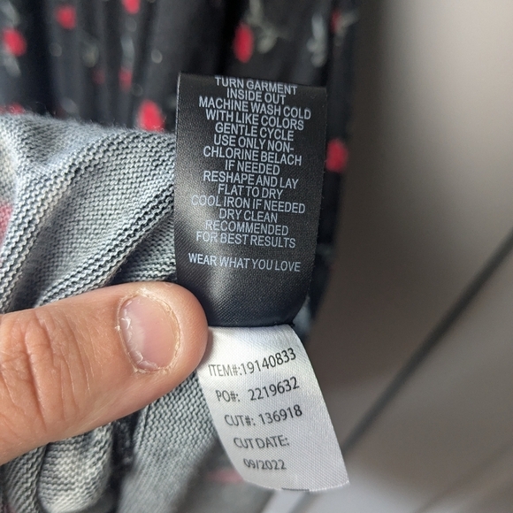 TORRID Roses Pattern Plus Size Dress Size 2x Super Soft Short Sleeve - Picture 8 of 10